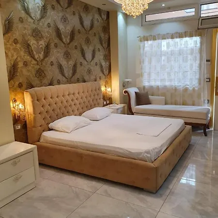Deluxe * Sarandë
