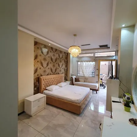 Deluxe * Sarandë